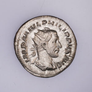 Philip-I-AR-Antoninianus-VICTORIA-AVG-RIC49b-obv